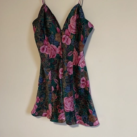 VTG 90s Victorias Secret Babydoll Nightie Gold Med Satin Mini Scallop Y2K VS - Picture 2 of 12